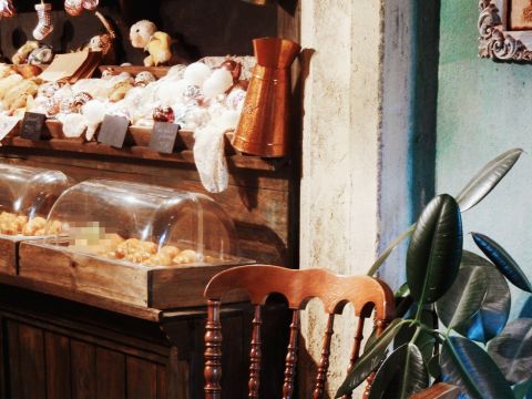 Pastry shelf